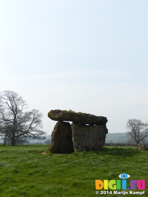 FZ004260 St. Lythans burial chamber